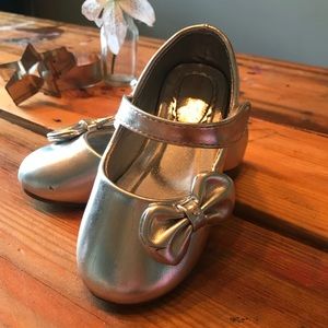 Christmas party shoes! Silver with bow